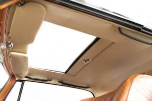 Bild 24/44 von Mercedes-Benz 220 SE b (1964)