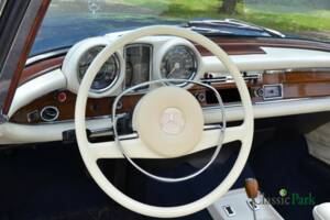 Bild 24/50 von Mercedes-Benz 280 SE 3,5 (1971)