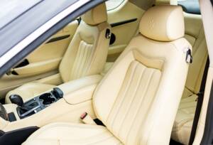 Bild 49/50 von Maserati GranTurismo 4.2 (2008)
