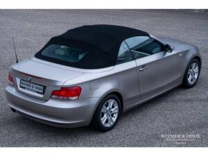 Image 23/33 de BMW 118i (2010)