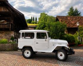 Image 9/67 of Toyota Land Cruiser FJ 40 (1982)