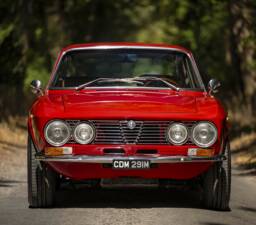 Image 9/12 de Alfa Romeo 2000 GT Veloce (1974)