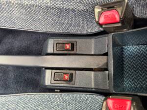 Bild 26/43 von Volvo 240 (1989)