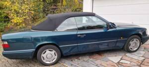 Afbeelding 6/38 van Mercedes-Benz E 200 (1995)