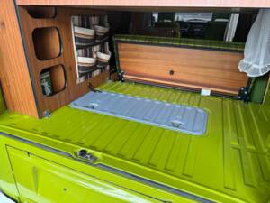 Image 100/100 of Volkswagen T2b Westfalia (1979)