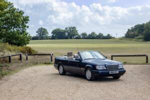 Bild 32/46 von Mercedes-Benz E 320 (1994)