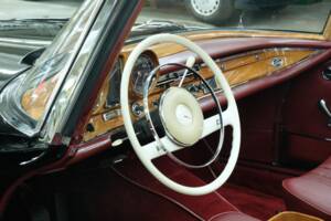 Image 25/50 of Mercedes-Benz 220 SE b (1963)