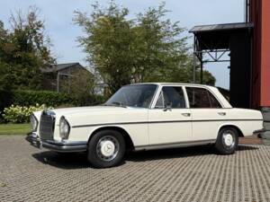 Image 2/54 de Mercedes-Benz 280 SE 3,5 (1970)