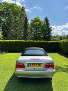 Image 16/23 of Mercedes-Benz CLK 200 Kompressor (2002)