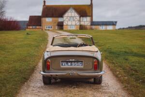 Image 36/99 of Aston Martin DB 6 Volante (1968)
