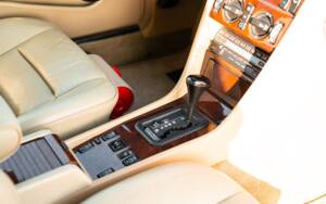 Bild 25/38 von Mercedes-Benz 500 E (1991)