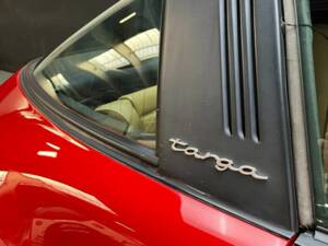 Image 15/50 of Porsche 911 Carrera 3.2 (1987)