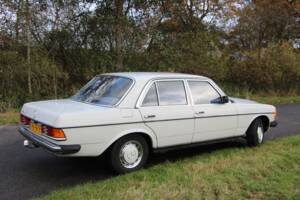 Image 5/22 of Mercedes-Benz 200 (1978)