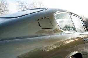 Immagine 20/36 di Aston Martin DB 6 Mk II (1970)