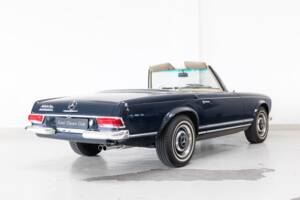 Image 4/40 de Mercedes-Benz 250 SL (1967)