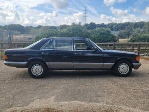Image 7/8 of Mercedes-Benz 500 SEL (1984)