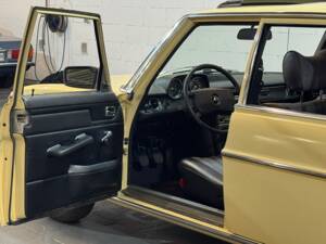 Immagine 19/35 di Mercedes-Benz 200 (1975)