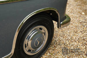 Imagen 26/50 de Mercedes-Benz 220 SE Cabriolet (1960)