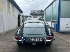Image 6/39 de Jaguar Type E 4.2 (1966)