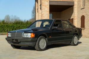 Afbeelding 1/50 van Mercedes-Benz 190 E (1988)