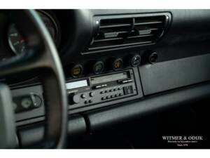 Image 37/42 of Porsche 911 Carrera 4 (1990)