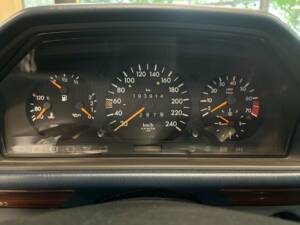 Imagen 21/22 de Mercedes-Benz 220 TE (1993)