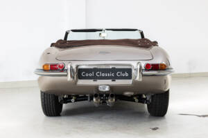 Image 9/35 de Jaguar E-Type (1968)