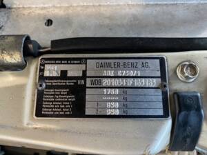 Bild 37/66 von Mercedes-Benz 190 E 2.3-16V (1986)