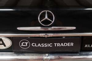 Image 32/64 of Mercedes-Benz 230/6 LWB (1976)