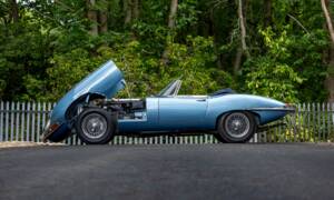 Image 6/46 de Jaguar E-Type "Lightweight" (1963)