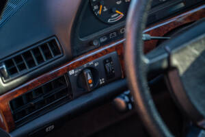 Image 25/44 de Mercedes-Benz 500 SEL (1984)
