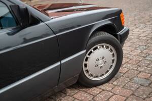 Bild 2/74 von Mercedes-Benz 190 E (1990)