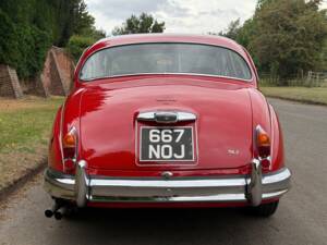 Image 7/36 of Jaguar Mk II 3.8 (1964)