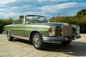 Afbeelding 16/50 van Mercedes-Benz 220 SE b (1964)