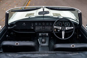 Image 14/21 de Jaguar E-Type V12 (1973)