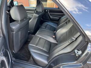 Image 17/21 of Mercedes-Benz 190 E 2.3-16 (1987)