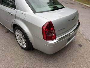 Image 17/50 of Chrysler 300 S (2008)