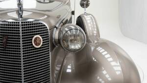 Image 4/15 of Cadillac 60 Special (1937)