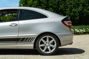 Image 14/50 of Mercedes-Benz C 320 Sportcoupé (2003)