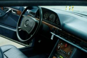 Image 42/50 of Mercedes-Benz 500 SEC (1982)