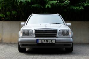 Imagen 10/75 de Mercedes-Benz E 280 T (1994)