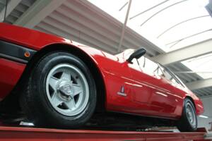 Image 9/50 de Ferrari 365 GT4 2+2 (1974)