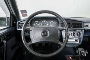 Image 5/50 de Mercedes-Benz 190 D (1986)