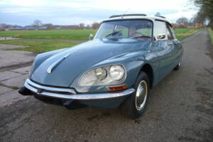 Image 4/8 of Citroën ID 19 (1969)