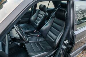 Bild 21/32 von Mercedes-Benz 190 E 2.5-16V (1992)