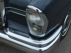 Image 25/31 of Mercedes-Benz 220 SE b (1963)