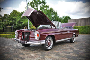 Immagine 16/71 di Mercedes-Benz 220 SE b (1961)