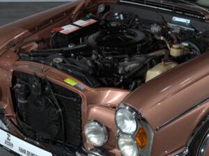 Image 18/57 of Mercedes-Benz 280 SE 3,5 (1971)