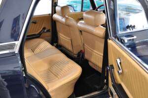 Image 18/35 of Alfa Romeo 2000 Berlina (1972)