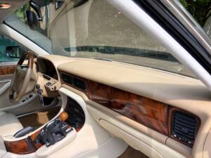 Bild 23/57 von Jaguar XJR 4.0 Supercharged (1997)